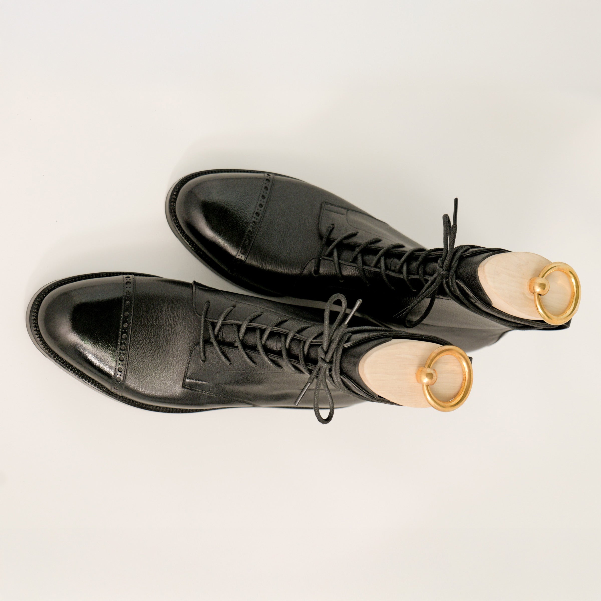 Bespoke Punched Cap-Toe Lace-Up Boots in Black Shrink Leather “TANNERIES DU PUY”-3