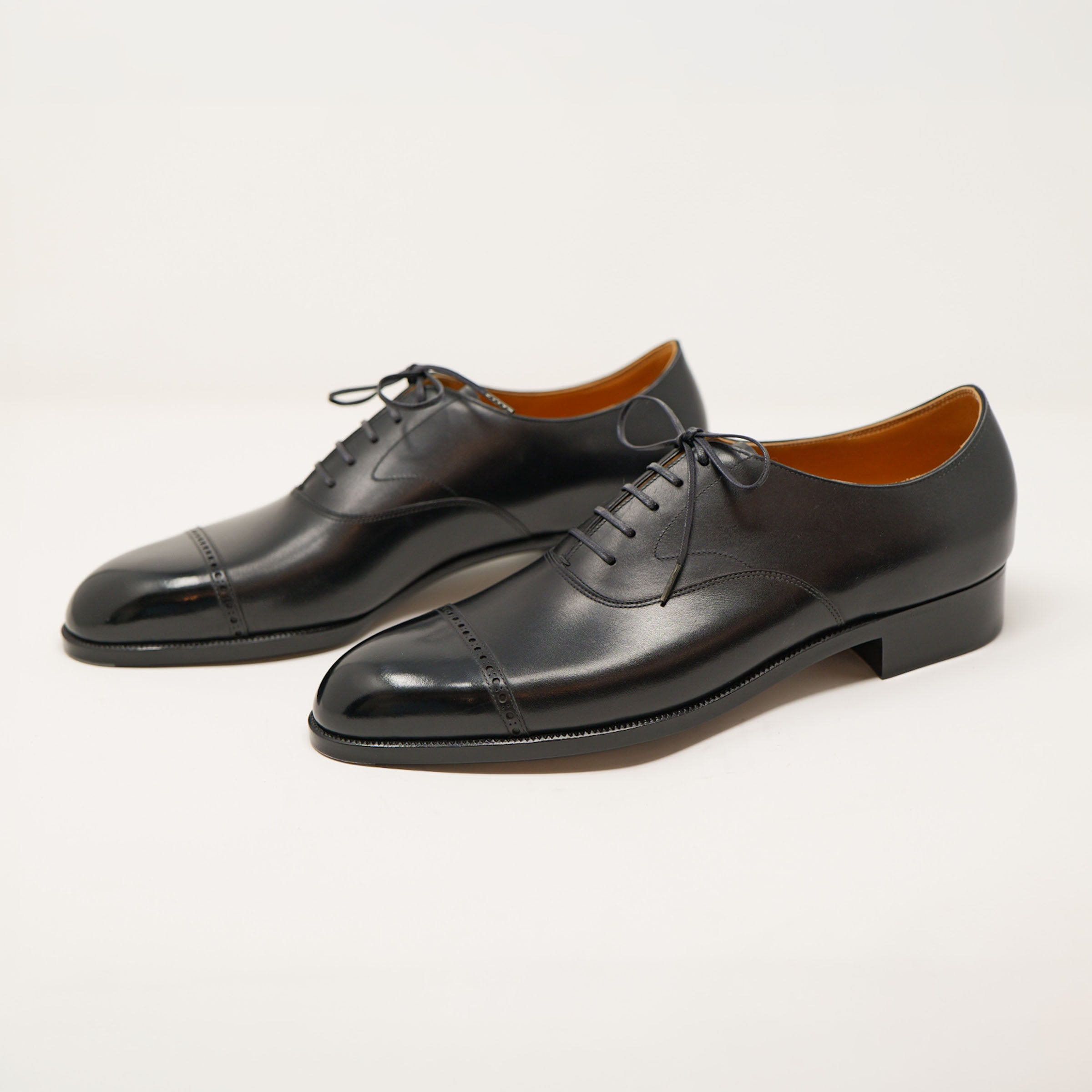 Bespoke Punched Cap-Toe Oxford in Black Leather “TANNERIE D‘ANNONAY VOCALOU”-1