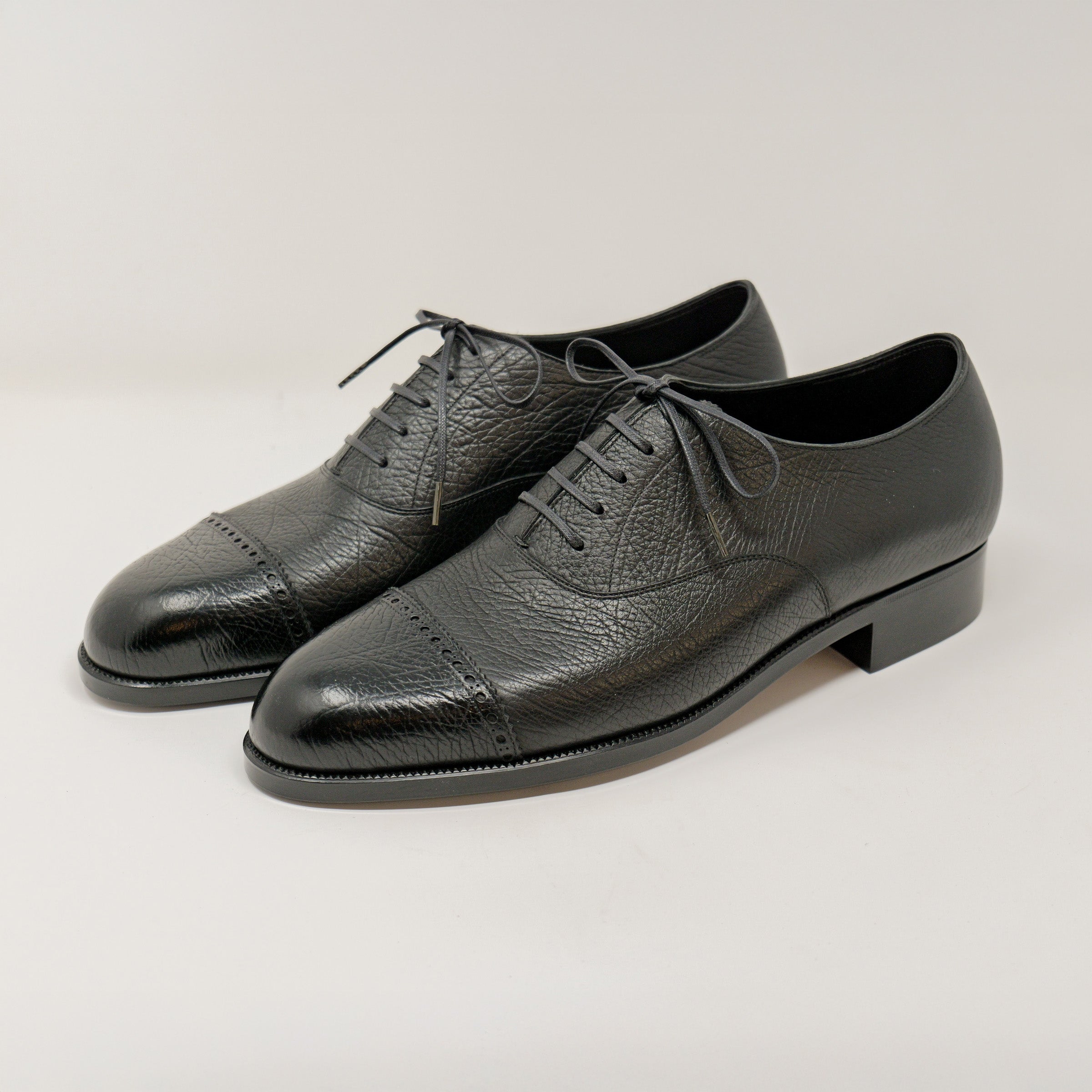 Bespoke Punched Cap-Toe Oxford in Black Shrink Leather “TANNERIE D’ANNONAY GRIFFE”-3
