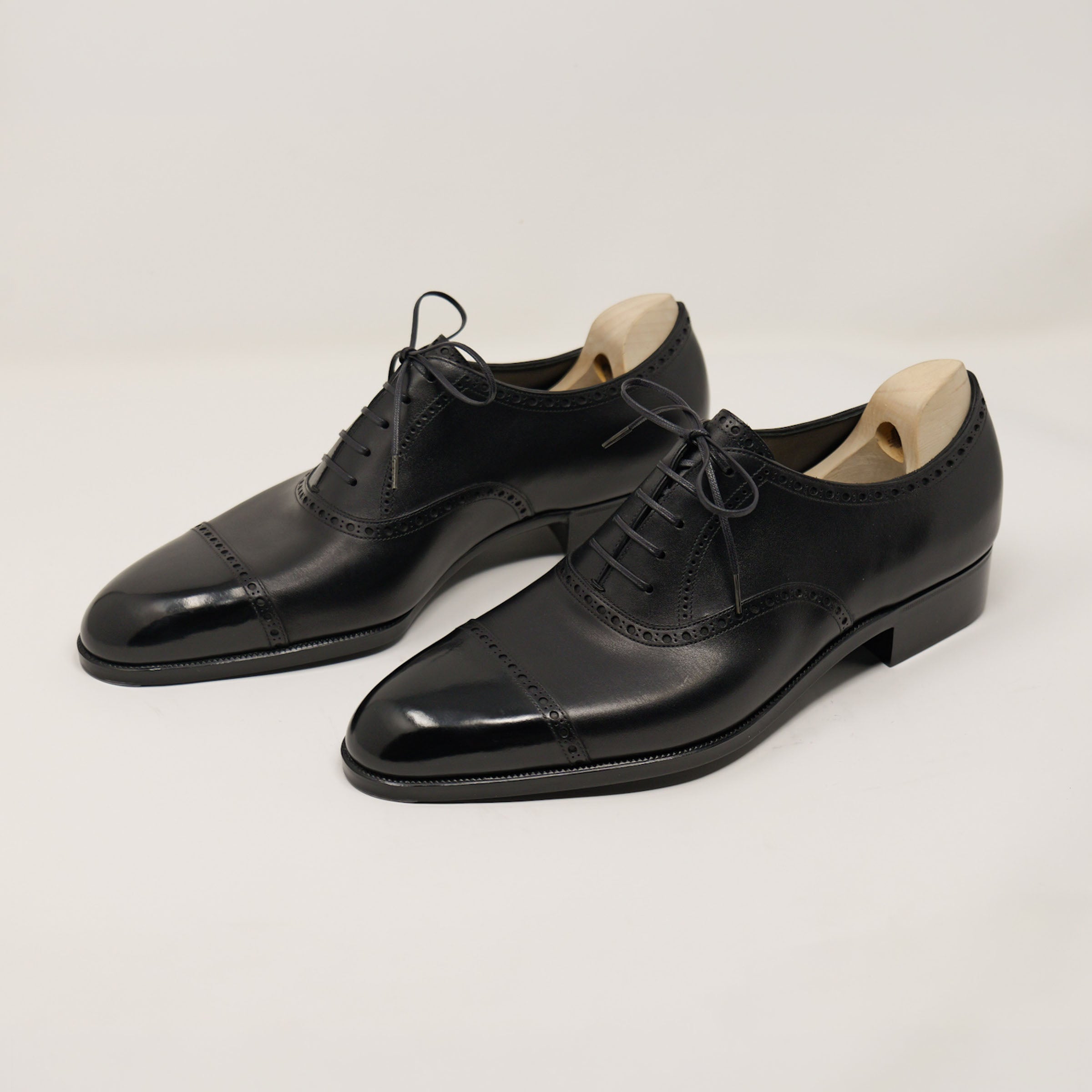 Bespoke Quarter-Brogue Oxford in Black Calf Leather “TANNERIES DU PUY CHATEAUBRIAND”-1
