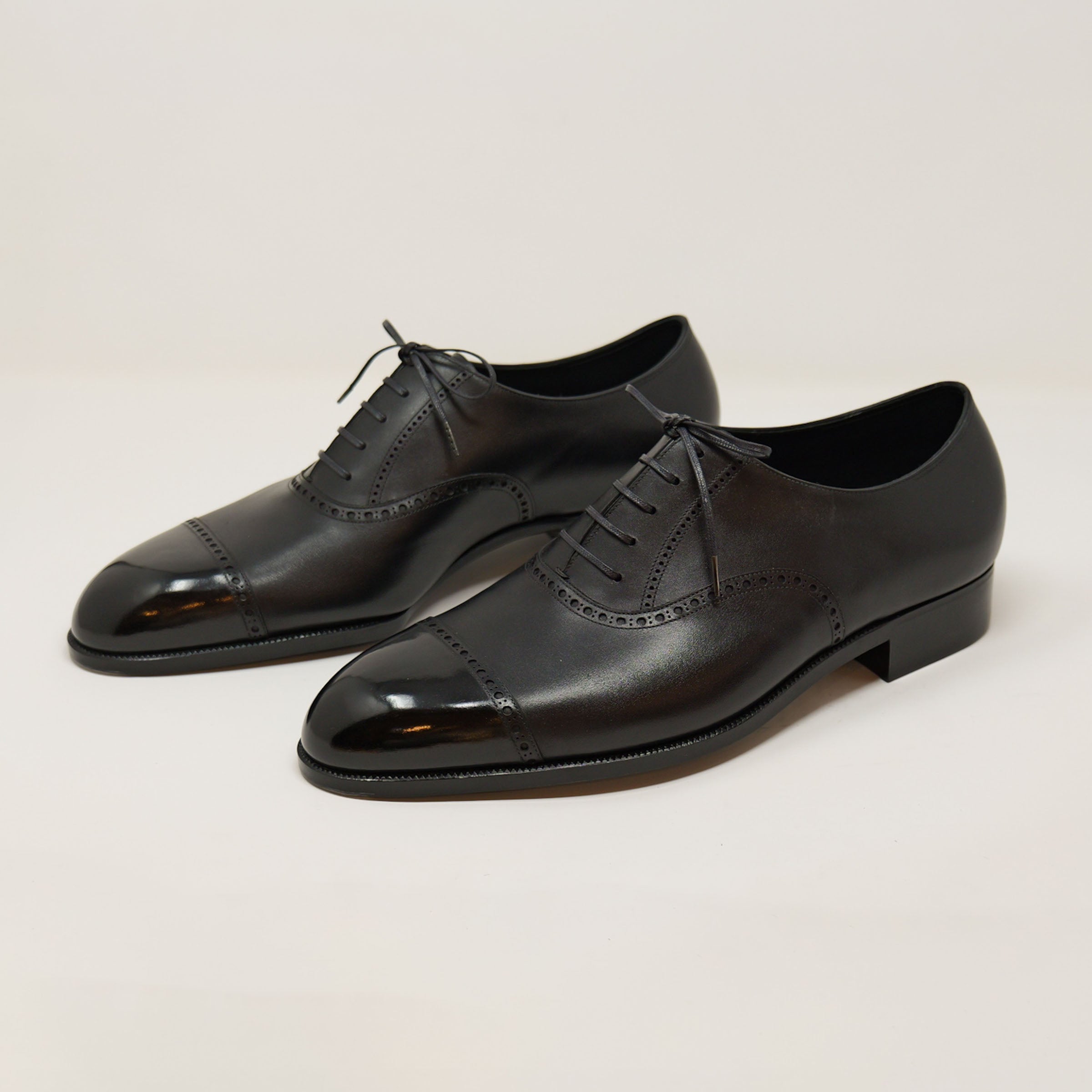 Bespoke Quarter-Brogue Oxford in Black Calf Leather “TANNERIES DU PUY CHATEAUBRIAND”-1