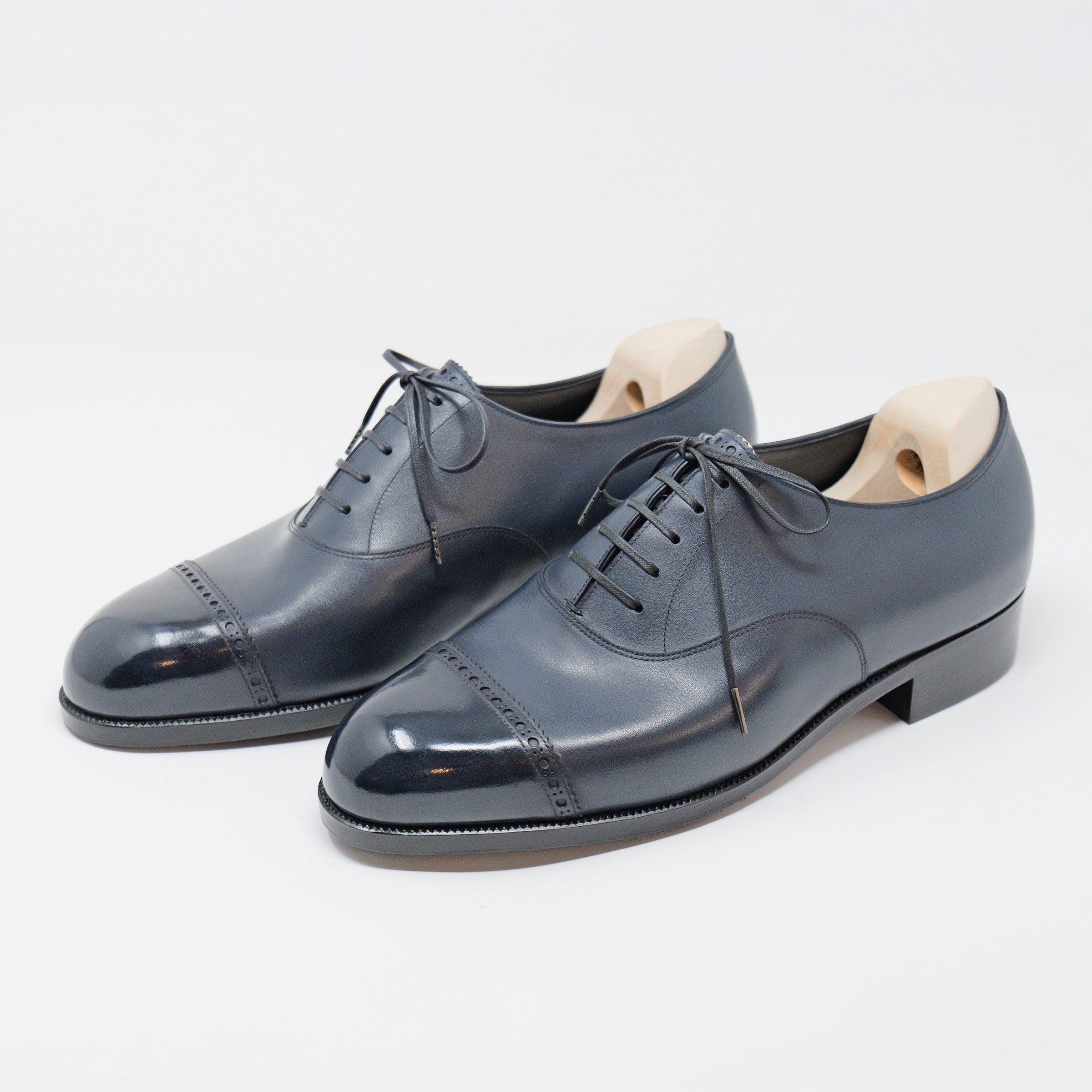 Bespoke Punched Cap-Toe Oxford in Navy calf Leather “TANNERIES DU PUY CHATEAUBRIAND”