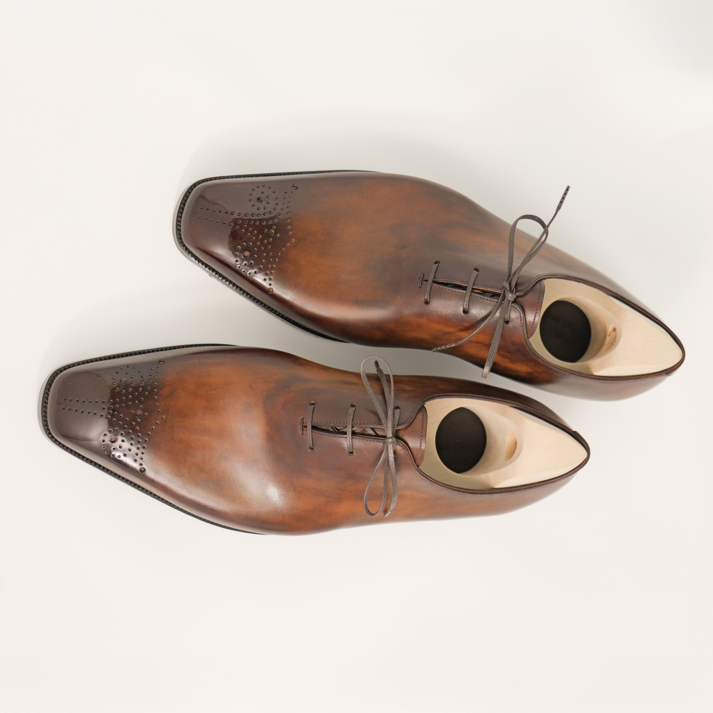 Bespoke Wholecut in Dark Brown to Light Brown Patina Leather “TANNERIE D’ANNONAY VEGANO 5538”