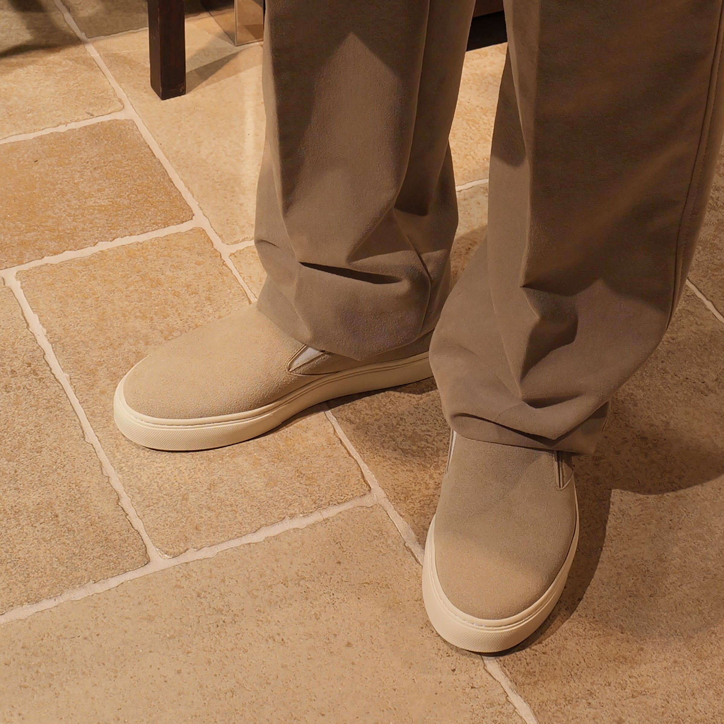 AGOL FAV3 Slipon minimalist suede sneaker style