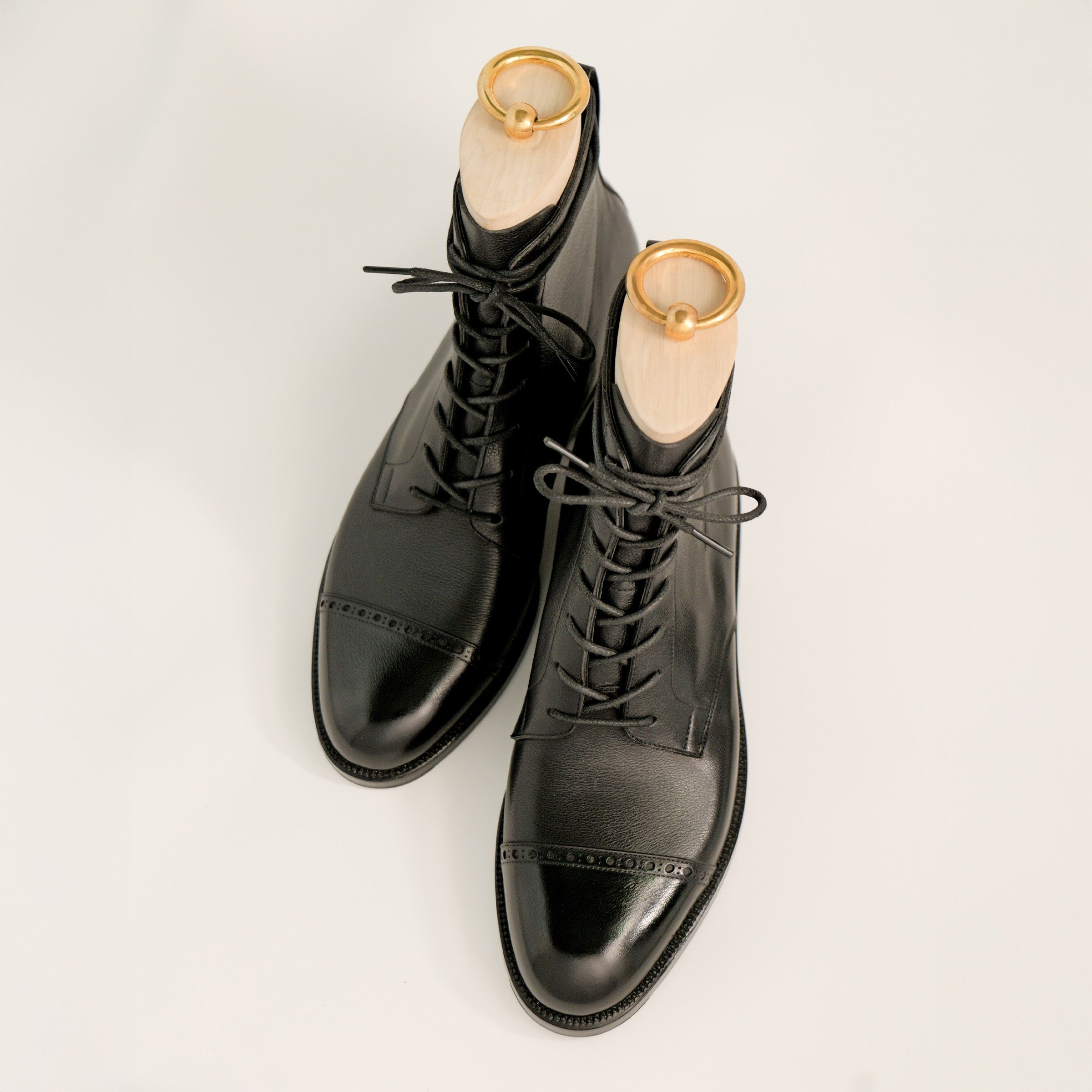Bespoke Punched Cap-Toe Lace-Up Boots in Black Shrink Leather “TANNERIES DU PUY”-2