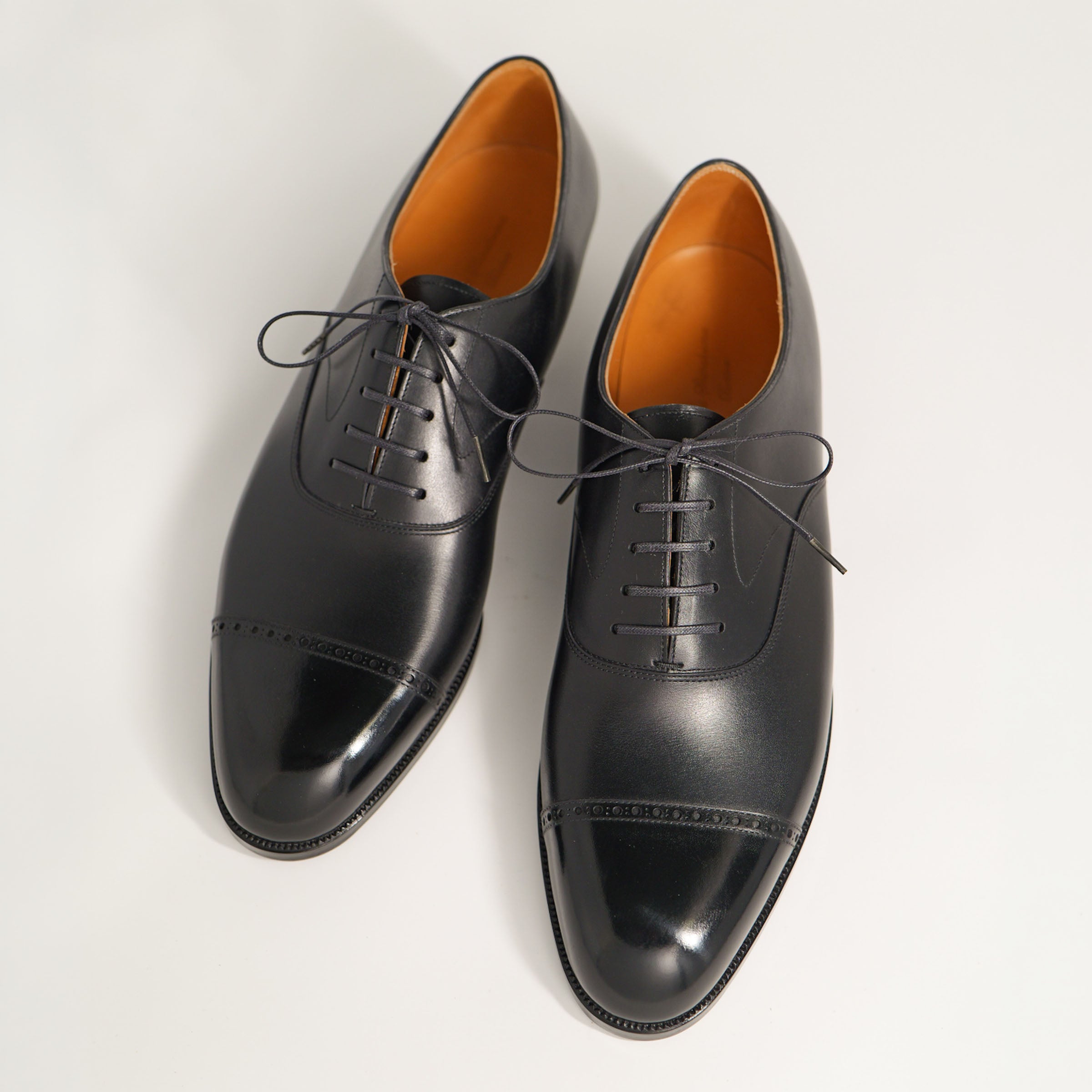 Bespoke Punched Cap-Toe Oxford in Black Leather “TANNERIE D‘ANNONAY VOCALOU”-2