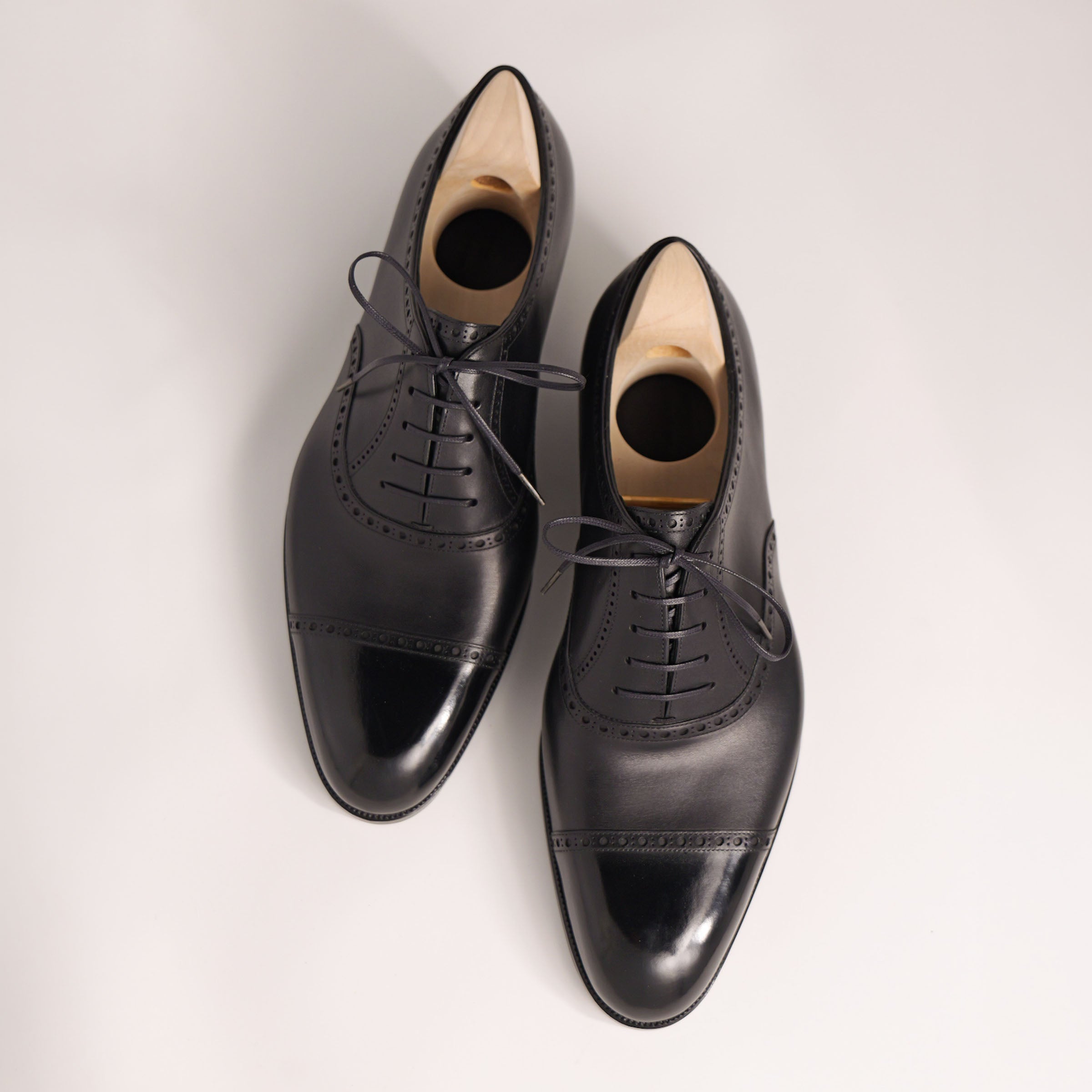Bespoke Quarter-Brogue Oxford in Black Calf Leather “TANNERIES DU PUY CHATEAUBRIAND”-2
