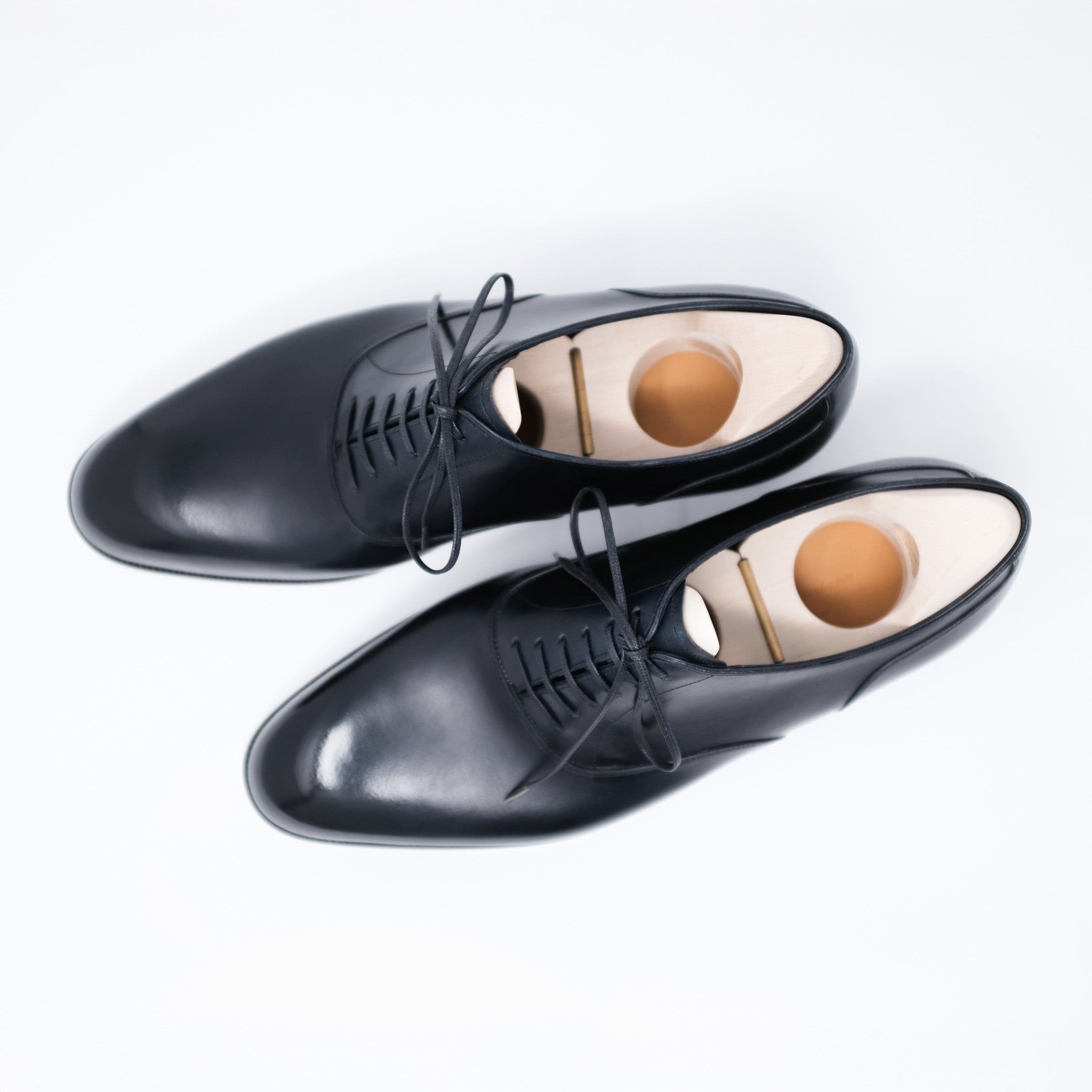Bespoke Plane toe Oxford in Black Box Calf Leather “TANNERIES DU PUY”